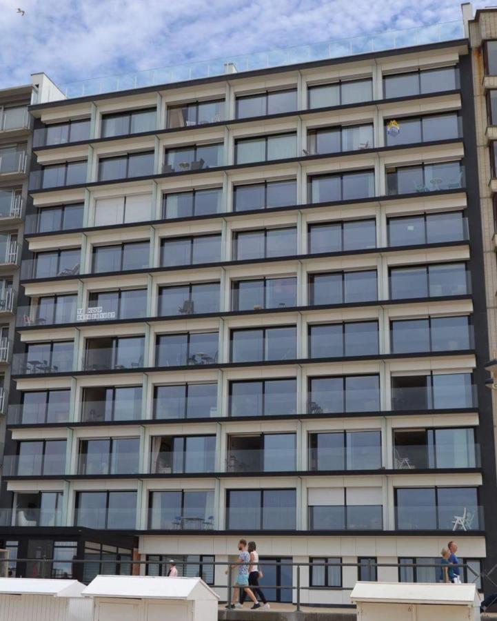 Studio 105 Op Zeedijk Met Frontaal Zeezicht 1Ste Verdiep Middelkerke Exteriör bild